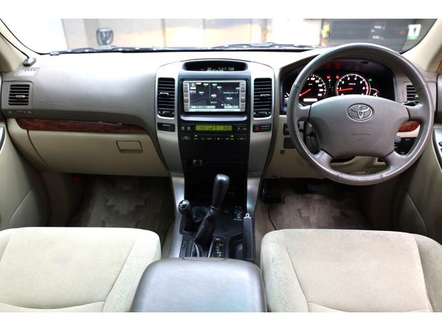 ランドクルーザープラド TZ TZ 8人乗り マットカラーカスタム 社外ヘッドライト・リアテール 17インチホイール・オールテレーンタイヤ クルーズコントロール 純正ナビ ルーフレール ETC(3枚目)