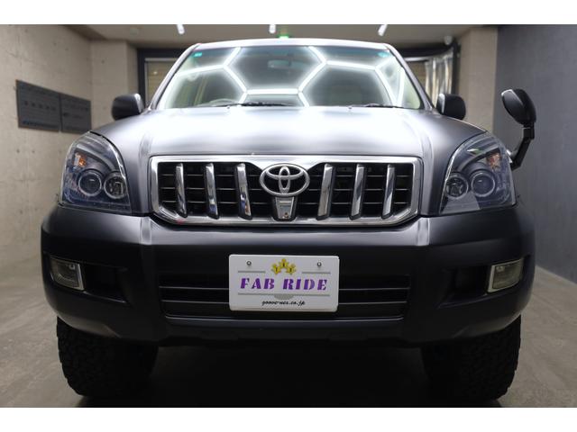 ランドクルーザープラド TZ TZ 8人乗り マットカラーカスタム 社外ヘッドライト・リアテール 17インチホイール・オールテレーンタイヤ クルーズコントロール 純正ナビ ルーフレール ETC(7枚目)