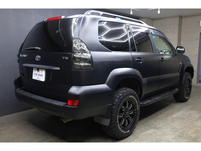 ランドクルーザープラド TZ TZ 8人乗り マットカラーカスタム 社外ヘッドライト・リアテール 17インチホイール・オールテレーンタイヤ クルーズコントロール 純正ナビ ルーフレール ETC(13枚目)