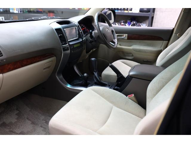 ランドクルーザープラド TZ TZ 8人乗り マットカラーカスタム 社外ヘッドライト・リアテール 17インチホイール・オールテレーンタイヤ クルーズコントロール 純正ナビ ルーフレール ETC(32枚目)