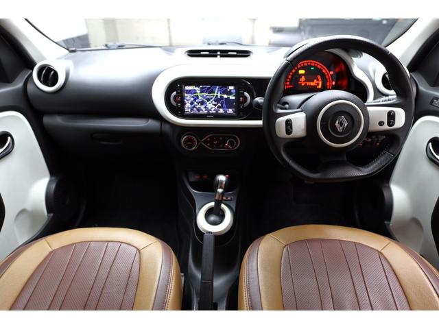 トゥインゴ ＥＤＣ　ワンオーナー　後期モデル　アルパインナビ・ＴＶ　バックカメラ　ＬＥＤヘッドランプ　クルーズコントロール　レーンキープアシスト　クリアランスソナー　純正１５インチＡＷ　右ハンドル　４人乗り（3枚目）