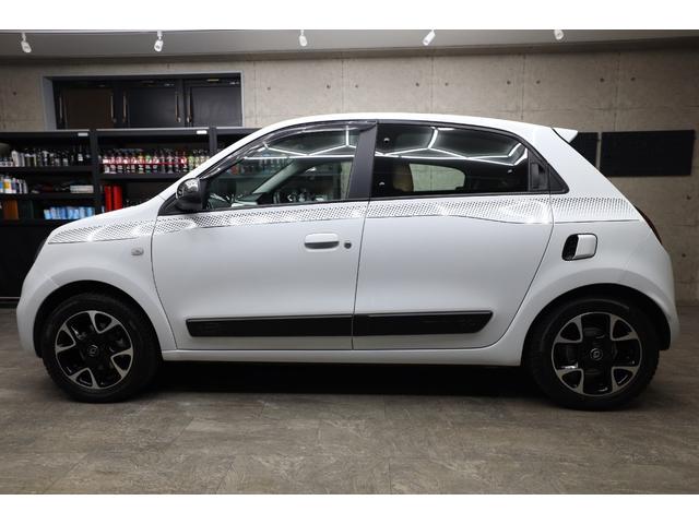 トゥインゴ ＥＤＣ　ワンオーナー　後期モデル　アルパインナビ・ＴＶ　バックカメラ　ＬＥＤヘッドランプ　クルーズコントロール　レーンキープアシスト　クリアランスソナー　純正１５インチＡＷ　右ハンドル　４人乗り（9枚目）