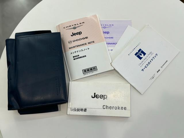 ジープ・チェロキー リミテッド　クルーズコントロール　パワーシート　シートヒーター純正１７インチＡＷ　サイドカメラ　ウーハー　ＥＴＣ（67枚目）