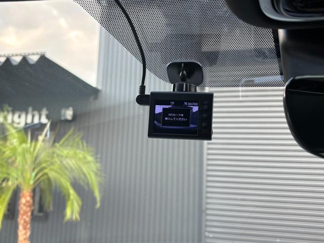 レンジローバーヴェラール Ｒ　ダイナミック　Ｓ　２５０ＰＳ　ＭＥＲＩＤＩＡＮサウンド　白革氏シート　シートヒーター　純正ナビ　ＴＶ　ＥＴＣ　ドラレコ　３６０カメラ　純正２１インチアルミホイール　ＬＥＤライト　パワーバックドア（16枚目）