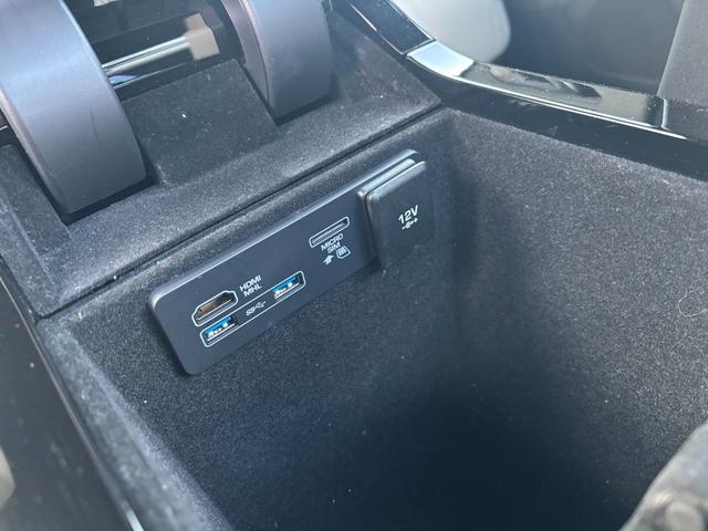 レンジローバーヴェラール Ｒ　ダイナミック　Ｓ　２５０ＰＳ　ＭＥＲＩＤＩＡＮサウンド　白革氏シート　シートヒーター　純正ナビ　ＴＶ　ＥＴＣ　ドラレコ　３６０カメラ　純正２１インチアルミホイール　ＬＥＤライト　パワーバックドア（19枚目）