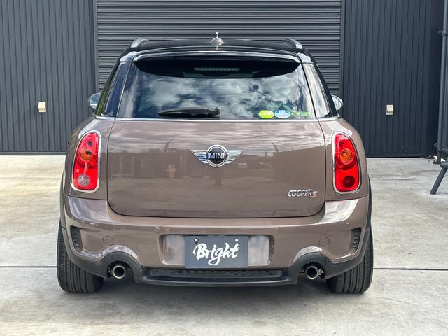 ＭＩＮＩ クーパーＳ　クロスオーバー　オール４　ローダウン　タワーバー　ＢＭＣエアクリーナー　社外１７インチアルミホイール　４ＷＤ　６速ＡＴ　ターボ　ＨＩＤヘッドライト　フォグ　シートヒーター　ＥＴＣ　ＣＤ　ＡＵＸ（3枚目）