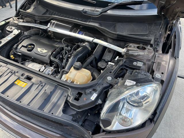 ＭＩＮＩ クーパーＳ　クロスオーバー　オール４　ローダウン　タワーバー　ＢＭＣエアクリーナー　社外１７インチアルミホイール　４ＷＤ　６速ＡＴ　ターボ　ＨＩＤヘッドライト　フォグ　シートヒーター　ＥＴＣ　ＣＤ　ＡＵＸ（65枚目）