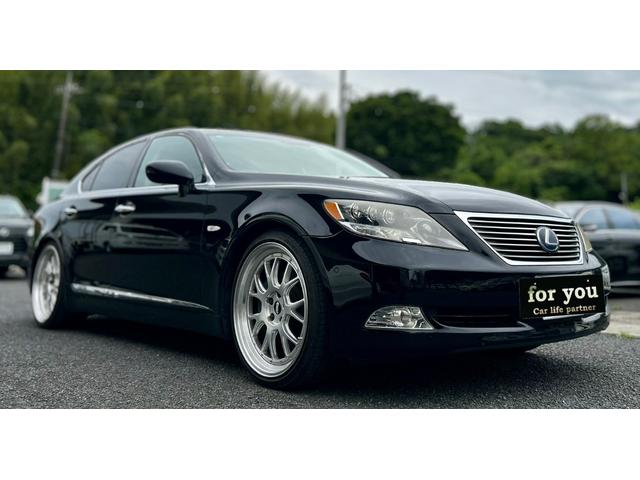 ＬＳ ＬＳ６００ｈ　バージョンＵ　Ｉパッケージ　４ＷＤ　ＥＴＣ　クリアランスソナー　オートクルーズコントロール　ＴＶ　アルミホイール　ＬＥＤヘッドランプ　サンルーフ　ＣＶＴ　シートエアコン　スマートキー　アイドリングストップ　電動格納ミラー（2枚目）