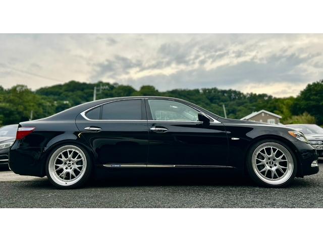 ＬＳ ＬＳ６００ｈ　バージョンＵ　Ｉパッケージ　４ＷＤ　ＥＴＣ　クリアランスソナー　オートクルーズコントロール　ＴＶ　アルミホイール　ＬＥＤヘッドランプ　サンルーフ　ＣＶＴ　シートエアコン　スマートキー　アイドリングストップ　電動格納ミラー（5枚目）