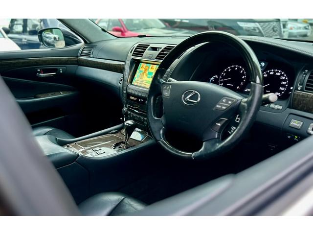 ＬＳ ＬＳ６００ｈ　バージョンＵ　Ｉパッケージ　４ＷＤ　ＥＴＣ　クリアランスソナー　オートクルーズコントロール　ＴＶ　アルミホイール　ＬＥＤヘッドランプ　サンルーフ　ＣＶＴ　シートエアコン　スマートキー　アイドリングストップ　電動格納ミラー（50枚目）