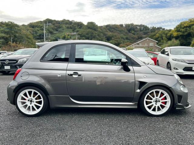 アバルト５９５ コンペティツィオーネ　スティーレ　ドライブレコーダー　クリアランスソナー　アルミホイール　ＨＩＤ　革シート　キーレスエントリー　ＡＴ　盗難防止システム　ＡＢＳ　ＥＳＣ　ＵＳＢ　エアコン　パワーステアリング　パワーウィンドウ（7枚目）