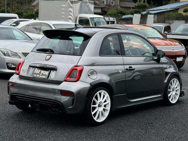 アバルト５９５ コンペティツィオーネ　スティーレ　ドライブレコーダー　クリアランスソナー　アルミホイール　ＨＩＤ　革シート　キーレスエントリー　ＡＴ　盗難防止システム　ＡＢＳ　ＥＳＣ　ＵＳＢ　エアコン　パワーステアリング　パワーウィンドウ（8枚目）