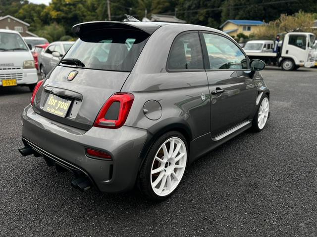 アバルト５９５ コンペティツィオーネ　スティーレ　ドライブレコーダー　クリアランスソナー　アルミホイール　ＨＩＤ　革シート　キーレスエントリー　ＡＴ　盗難防止システム　ＡＢＳ　ＥＳＣ　ＵＳＢ　エアコン　パワーステアリング　パワーウィンドウ（9枚目）