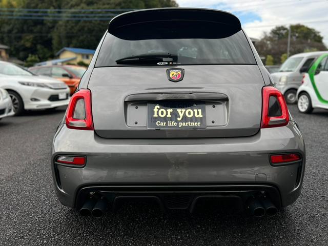 アバルト５９５ コンペティツィオーネ　スティーレ　ドライブレコーダー　クリアランスソナー　アルミホイール　ＨＩＤ　革シート　キーレスエントリー　ＡＴ　盗難防止システム　ＡＢＳ　ＥＳＣ　ＵＳＢ　エアコン　パワーステアリング　パワーウィンドウ（10枚目）