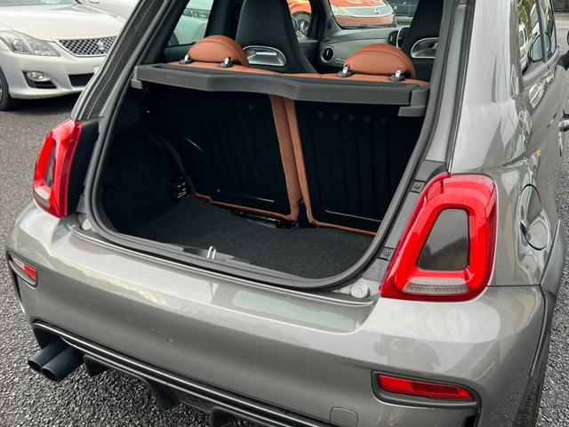 アバルト５９５ コンペティツィオーネ　スティーレ　ドライブレコーダー　クリアランスソナー　アルミホイール　ＨＩＤ　革シート　キーレスエントリー　ＡＴ　盗難防止システム　ＡＢＳ　ＥＳＣ　ＵＳＢ　エアコン　パワーステアリング　パワーウィンドウ（12枚目）