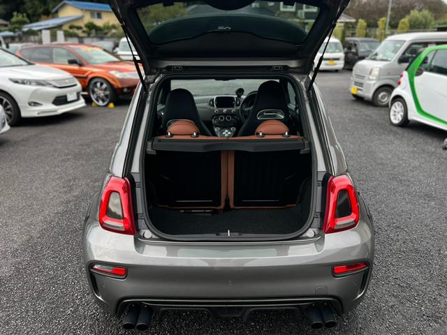 アバルト５９５ コンペティツィオーネ　スティーレ　ドライブレコーダー　クリアランスソナー　アルミホイール　ＨＩＤ　革シート　キーレスエントリー　ＡＴ　盗難防止システム　ＡＢＳ　ＥＳＣ　ＵＳＢ　エアコン　パワーステアリング　パワーウィンドウ（13枚目）