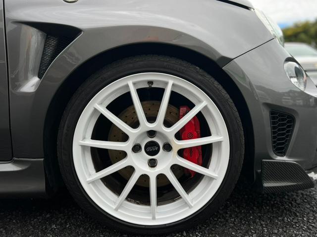 アバルト５９５ コンペティツィオーネ　スティーレ　ドライブレコーダー　クリアランスソナー　アルミホイール　ＨＩＤ　革シート　キーレスエントリー　ＡＴ　盗難防止システム　ＡＢＳ　ＥＳＣ　ＵＳＢ　エアコン　パワーステアリング　パワーウィンドウ（25枚目）