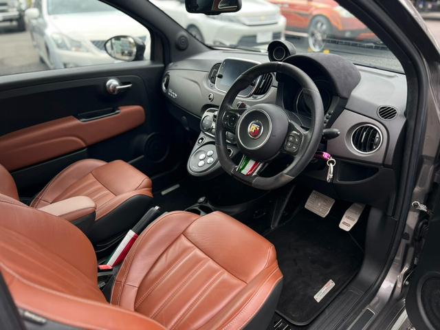 アバルト５９５ コンペティツィオーネ　スティーレ　ドライブレコーダー　クリアランスソナー　アルミホイール　ＨＩＤ　革シート　キーレスエントリー　ＡＴ　盗難防止システム　ＡＢＳ　ＥＳＣ　ＵＳＢ　エアコン　パワーステアリング　パワーウィンドウ（26枚目）