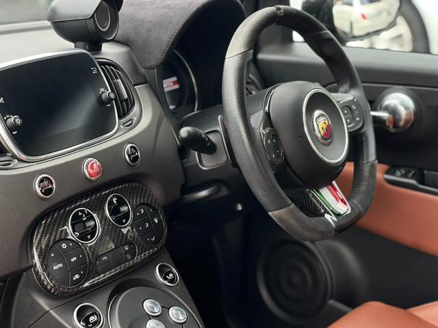 アバルト５９５ コンペティツィオーネ　スティーレ　ドライブレコーダー　クリアランスソナー　アルミホイール　ＨＩＤ　革シート　キーレスエントリー　ＡＴ　盗難防止システム　ＡＢＳ　ＥＳＣ　ＵＳＢ　エアコン　パワーステアリング　パワーウィンドウ（27枚目）