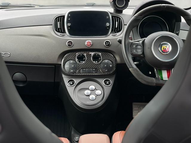 アバルト５９５ コンペティツィオーネ　スティーレ　ドライブレコーダー　クリアランスソナー　アルミホイール　ＨＩＤ　革シート　キーレスエントリー　ＡＴ　盗難防止システム　ＡＢＳ　ＥＳＣ　ＵＳＢ　エアコン　パワーステアリング　パワーウィンドウ（30枚目）