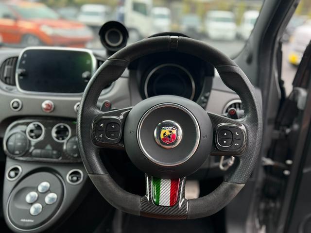 アバルト５９５ コンペティツィオーネ　スティーレ　ドライブレコーダー　クリアランスソナー　アルミホイール　ＨＩＤ　革シート　キーレスエントリー　ＡＴ　盗難防止システム　ＡＢＳ　ＥＳＣ　ＵＳＢ　エアコン　パワーステアリング　パワーウィンドウ（31枚目）