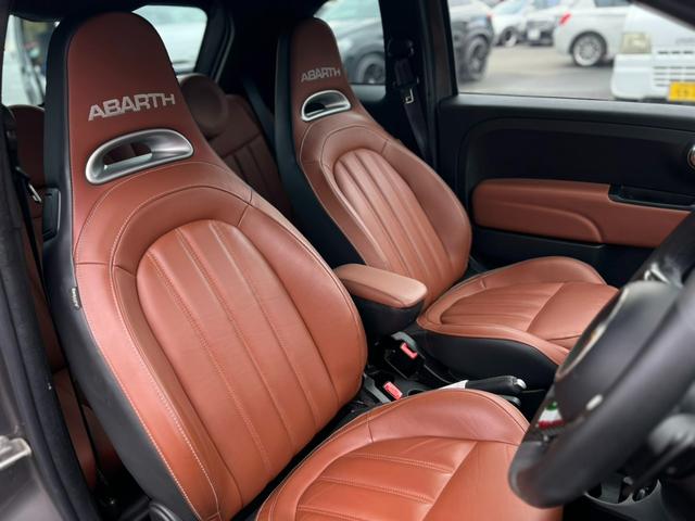 アバルト５９５ コンペティツィオーネ　スティーレ　ドライブレコーダー　クリアランスソナー　アルミホイール　ＨＩＤ　革シート　キーレスエントリー　ＡＴ　盗難防止システム　ＡＢＳ　ＥＳＣ　ＵＳＢ　エアコン　パワーステアリング　パワーウィンドウ（32枚目）