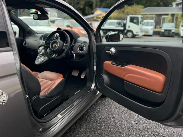 アバルト５９５ コンペティツィオーネ　スティーレ　ドライブレコーダー　クリアランスソナー　アルミホイール　ＨＩＤ　革シート　キーレスエントリー　ＡＴ　盗難防止システム　ＡＢＳ　ＥＳＣ　ＵＳＢ　エアコン　パワーステアリング　パワーウィンドウ（37枚目）