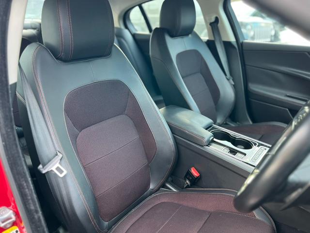 ＸＥ ＸＥ　Ｒ－スポーツ　クリアランスソナー　オートクルーズコントロール　アルミホイール　ＨＩＤ　ＡＴ　エアコン　パワーステアリング　パワーウィンドウ（26枚目）