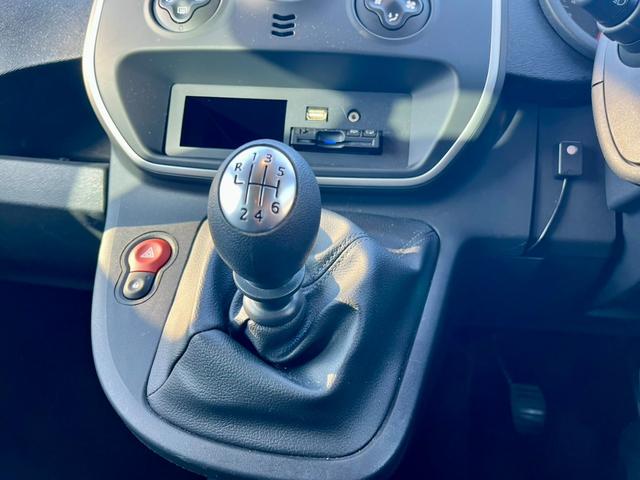 カングー ゼン　ドライブレコーダー　ＥＴＣ　バックカメラ　ナビ　ＴＶ　オートクルーズコントロール　両側スライドドア　ＭＴ　ルーフレール　アルミホイール　ＣＤ　ＵＳＢ　盗難防止システム　ＡＢＳ　エアコン（21枚目）