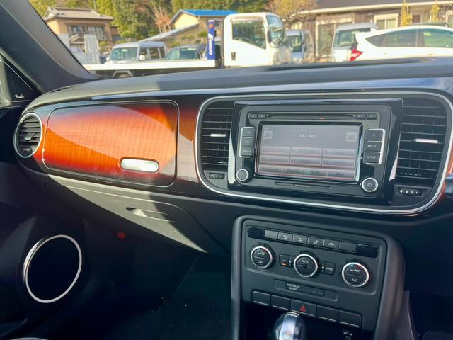 ザ・ビートル フェンダー・エディション　６００台限定車　サンルーフ　フェンダーオーディオ　オートライト　ＨＩＤ　電動格納ミラー　アルミホイール　盗難防止システム　ＡＢＳ　ＣＤ　エアコン　パワーステアリング　パワーウィンドウ　運転席エアバッグ（19枚目）