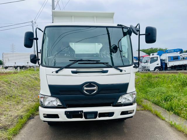 ヒノレンジャー ダンプ　車両重量	４，３００ｋｇ	車両総重量	７，９６５ｋｇ車体寸法	全長　５，４３０ｍｍ　×　全幅　２，１９０ｍｍ　×　全高　２，４８０ｍｍ原動機の型式	Ａ０５Ｃ	最大積載量	３，５００ｋｇ（2枚目）
