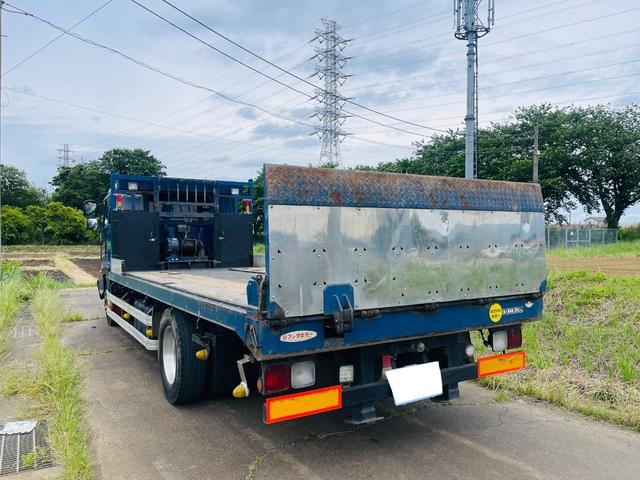 フォワード ローダーセルフローダー　ラジコン　車両重量６，３９０ｋｇ車両総重量１３，３００ｋｇ車体寸法全長　８，０２０ｍｍ　×　全幅　２，３８０ｍｍ　×　全高　２，５３０ｍｍ原動機の型式	６ＨＫ１最大積載量６，８００ｋｇ（4枚目）