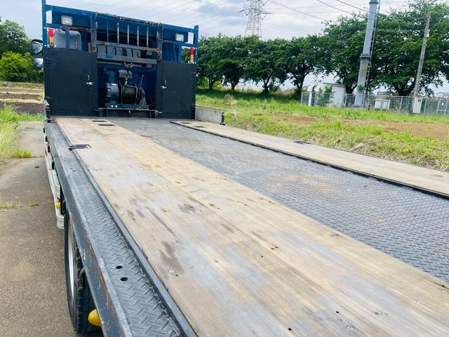 フォワード ローダーセルフローダー　ラジコン　車両重量６，３９０ｋｇ車両総重量１３，３００ｋｇ車体寸法全長　８，０２０ｍｍ　×　全幅　２，３８０ｍｍ　×　全高　２，５３０ｍｍ原動機の型式	６ＨＫ１最大積載量６，８００ｋｇ（8枚目）