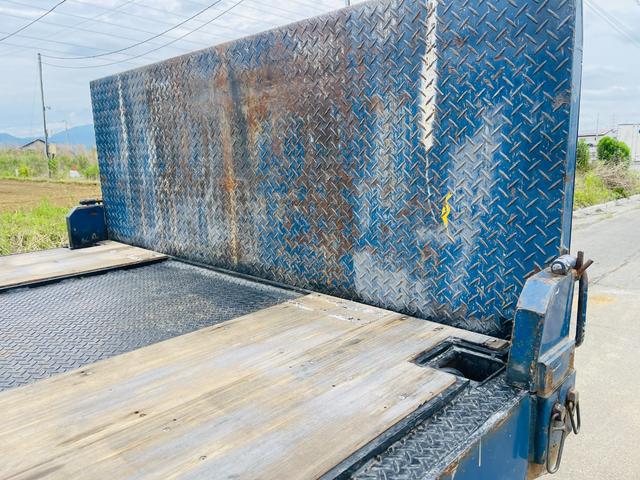 フォワード ローダーセルフローダー　ラジコン　車両重量６，３９０ｋｇ車両総重量１３，３００ｋｇ車体寸法全長　８，０２０ｍｍ　×　全幅　２，３８０ｍｍ　×　全高　２，５３０ｍｍ原動機の型式	６ＨＫ１最大積載量６，８００ｋｇ（13枚目）