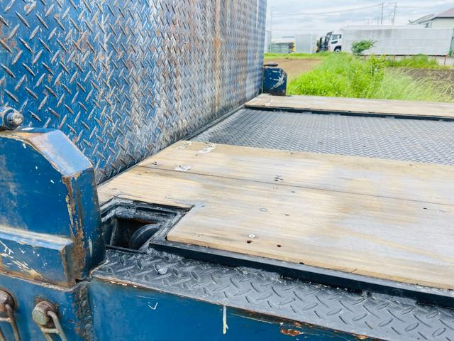 フォワード ローダーセルフローダー　ラジコン　車両重量６，３９０ｋｇ車両総重量１３，３００ｋｇ車体寸法全長　８，０２０ｍｍ　×　全幅　２，３８０ｍｍ　×　全高　２，５３０ｍｍ原動機の型式	６ＨＫ１最大積載量６，８００ｋｇ（14枚目）