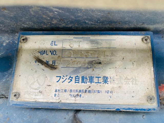フォワード ローダーセルフローダー　ラジコン　車両重量６，３９０ｋｇ車両総重量１３，３００ｋｇ車体寸法全長　８，０２０ｍｍ　×　全幅　２，３８０ｍｍ　×　全高　２，５３０ｍｍ原動機の型式	６ＨＫ１最大積載量６，８００ｋｇ（22枚目）