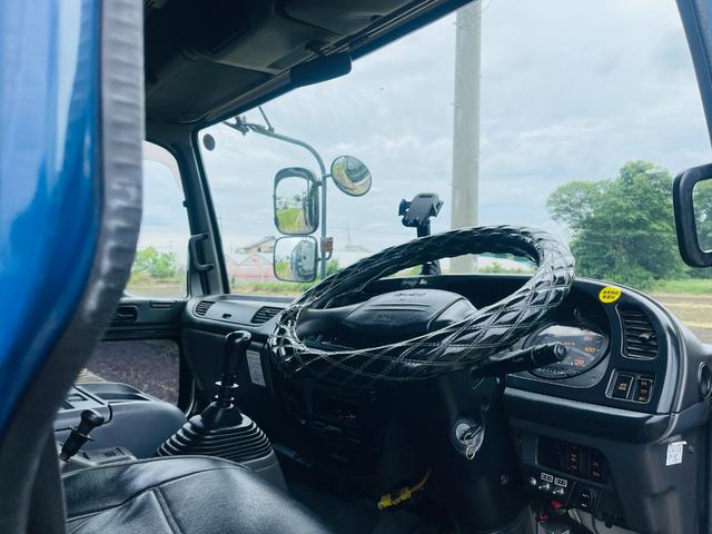 フォワード ローダーセルフローダー　ラジコン　車両重量６，３９０ｋｇ車両総重量１３，３００ｋｇ車体寸法全長　８，０２０ｍｍ　×　全幅　２，３８０ｍｍ　×　全高　２，５３０ｍｍ原動機の型式	６ＨＫ１最大積載量６，８００ｋｇ（24枚目）
