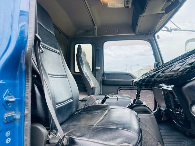 フォワード ローダーセルフローダー　ラジコン　車両重量６，３９０ｋｇ車両総重量１３，３００ｋｇ車体寸法全長　８，０２０ｍｍ　×　全幅　２，３８０ｍｍ　×　全高　２，５３０ｍｍ原動機の型式	６ＨＫ１最大積載量６，８００ｋｇ（25枚目）
