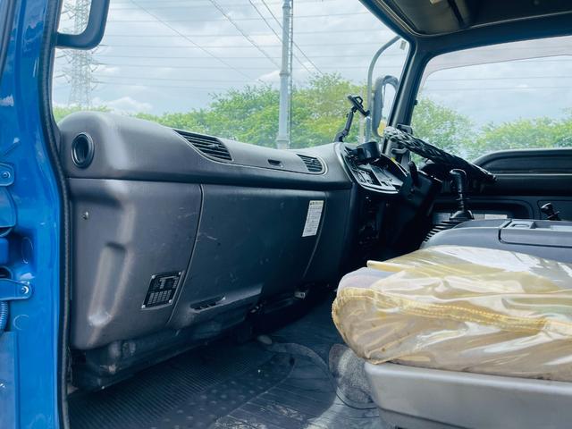フォワード ローダーセルフローダー　ラジコン　車両重量６，３９０ｋｇ車両総重量１３，３００ｋｇ車体寸法全長　８，０２０ｍｍ　×　全幅　２，３８０ｍｍ　×　全高　２，５３０ｍｍ原動機の型式	６ＨＫ１最大積載量６，８００ｋｇ（39枚目）