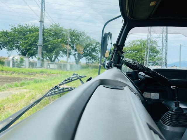 フォワード ローダーセルフローダー　ラジコン　車両重量６，３９０ｋｇ車両総重量１３，３００ｋｇ車体寸法全長　８，０２０ｍｍ　×　全幅　２，３８０ｍｍ　×　全高　２，５３０ｍｍ原動機の型式	６ＨＫ１最大積載量６，８００ｋｇ（40枚目）