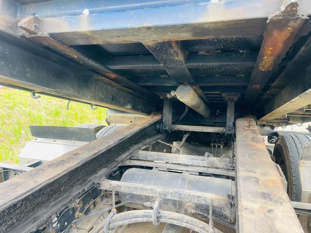 フォワード ローダーセルフローダー　ラジコン　車両重量６，３９０ｋｇ車両総重量１３，３００ｋｇ車体寸法全長　８，０２０ｍｍ　×　全幅　２，３８０ｍｍ　×　全高　２，５３０ｍｍ原動機の型式	６ＨＫ１最大積載量６，８００ｋｇ（42枚目）