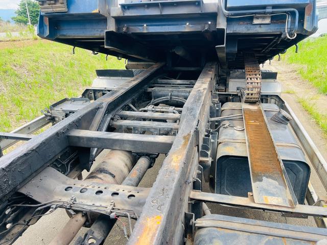 フォワード ローダーセルフローダー　ラジコン　車両重量６，３９０ｋｇ車両総重量１３，３００ｋｇ車体寸法全長　８，０２０ｍｍ　×　全幅　２，３８０ｍｍ　×　全高　２，５３０ｍｍ原動機の型式	６ＨＫ１最大積載量６，８００ｋｇ（43枚目）