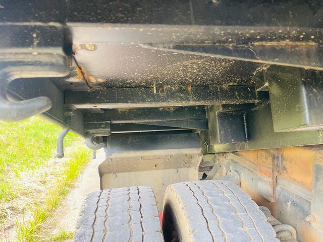 フォワード ローダーセルフローダー　ラジコン　車両重量６，３９０ｋｇ車両総重量１３，３００ｋｇ車体寸法全長　８，０２０ｍｍ　×　全幅　２，３８０ｍｍ　×　全高　２，５３０ｍｍ原動機の型式	６ＨＫ１最大積載量６，８００ｋｇ（45枚目）