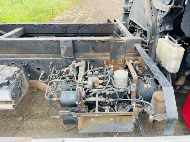 フォワード ローダーセルフローダー　ラジコン　車両重量６，３９０ｋｇ車両総重量１３，３００ｋｇ車体寸法全長　８，０２０ｍｍ　×　全幅　２，３８０ｍｍ　×　全高　２，５３０ｍｍ原動機の型式	６ＨＫ１最大積載量６，８００ｋｇ（46枚目）