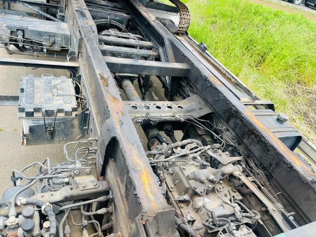フォワード ローダーセルフローダー　ラジコン　車両重量６，３９０ｋｇ車両総重量１３，３００ｋｇ車体寸法全長　８，０２０ｍｍ　×　全幅　２，３８０ｍｍ　×　全高　２，５３０ｍｍ原動機の型式	６ＨＫ１最大積載量６，８００ｋｇ（50枚目）