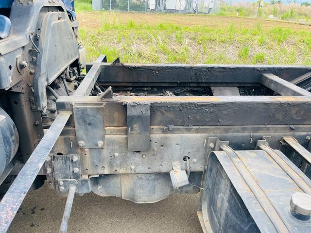 フォワード ローダーセルフローダー　ラジコン　車両重量６，３９０ｋｇ車両総重量１３，３００ｋｇ車体寸法全長　８，０２０ｍｍ　×　全幅　２，３８０ｍｍ　×　全高　２，５３０ｍｍ原動機の型式	６ＨＫ１最大積載量６，８００ｋｇ（51枚目）