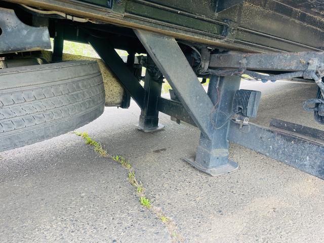 フォワード ローダーセルフローダー　ラジコン　車両重量６，３９０ｋｇ車両総重量１３，３００ｋｇ車体寸法全長　８，０２０ｍｍ　×　全幅　２，３８０ｍｍ　×　全高　２，５３０ｍｍ原動機の型式	６ＨＫ１最大積載量６，８００ｋｇ（55枚目）