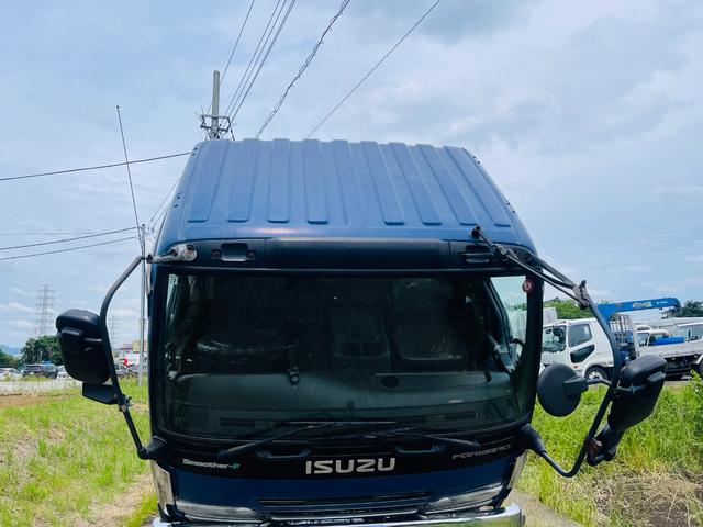 フォワード ローダーセルフローダー　ラジコン　車両重量６，３９０ｋｇ車両総重量１３，３００ｋｇ車体寸法全長　８，０２０ｍｍ　×　全幅　２，３８０ｍｍ　×　全高　２，５３０ｍｍ原動機の型式	６ＨＫ１最大積載量６，８００ｋｇ（65枚目）