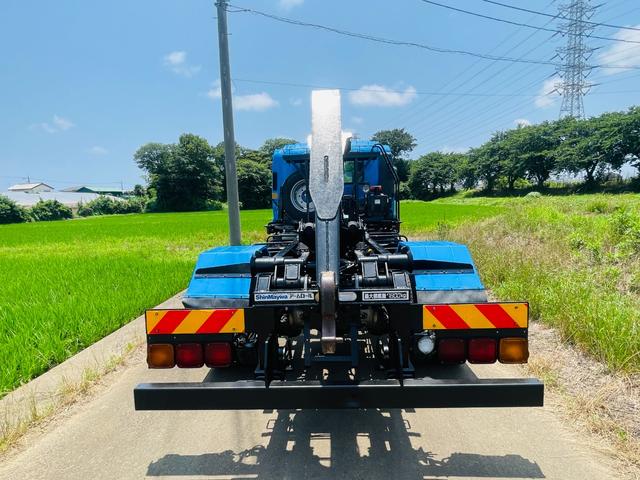 フォワード アームロール新明和ツインホイスト　２ＲＧ－ＦＴＲ９０Ｕ２最大積載量７，８００ｋｇ　原動機の型式	４ＨＫ１車両重量	４，９６０ｋｇ	車両総重量	１２，９２５ｋｇ（15枚目）