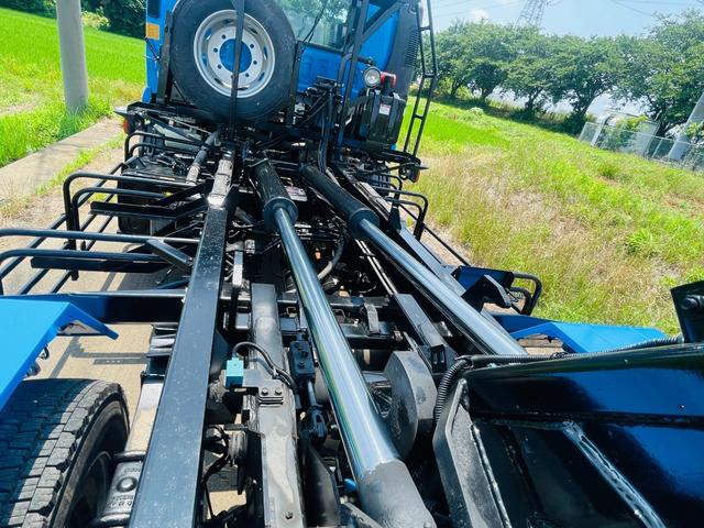 フォワード アームロール新明和ツインホイスト　２ＲＧ－ＦＴＲ９０Ｕ２最大積載量７，８００ｋｇ　原動機の型式	４ＨＫ１車両重量	４，９６０ｋｇ	車両総重量	１２，９２５ｋｇ（18枚目）